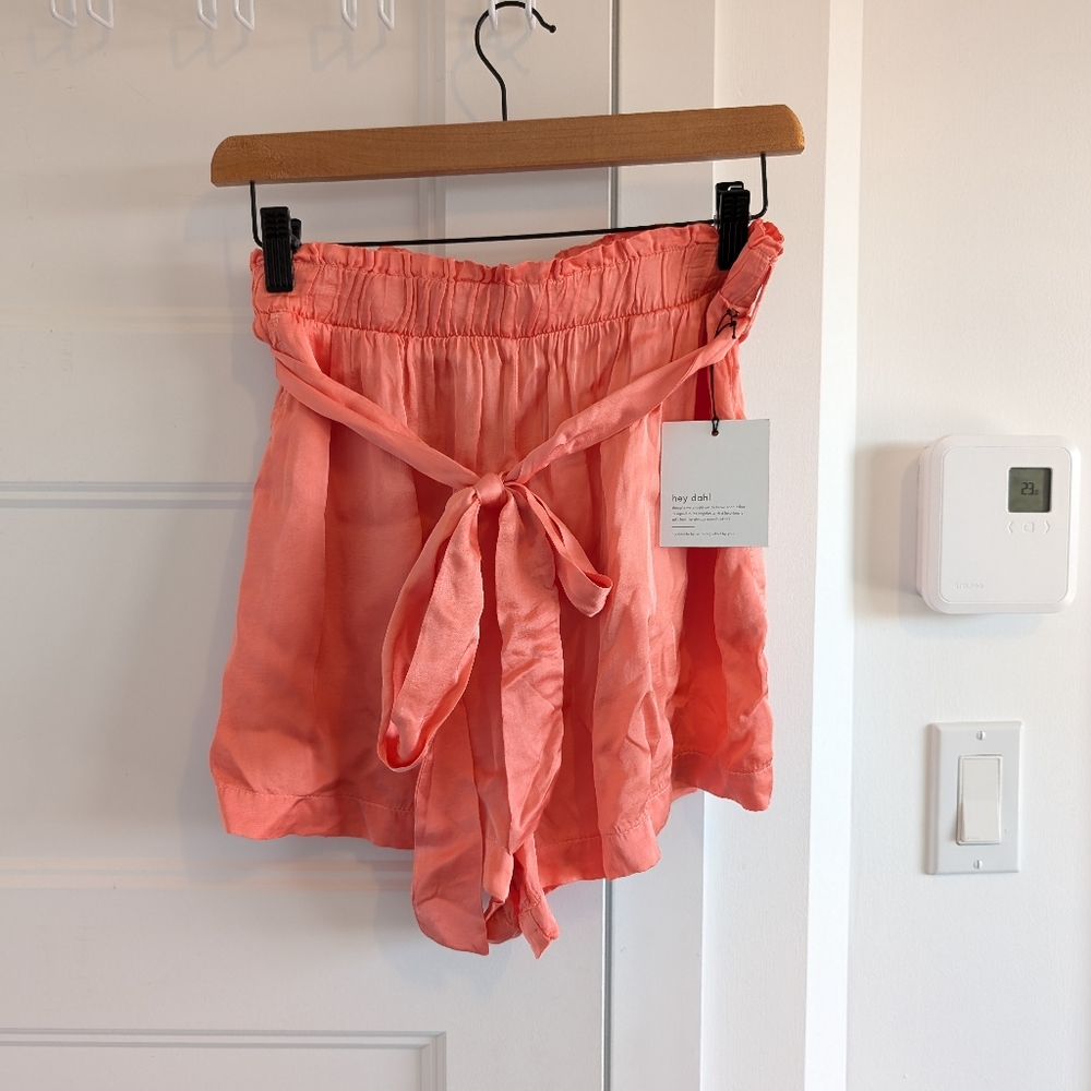 Bella Dahl/Coral Satin Shorts NWT Sz M